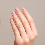 Mesauda Gelegant 104 BABY DOLL smalto semipermanente applicato su unghie mano colore rosa
