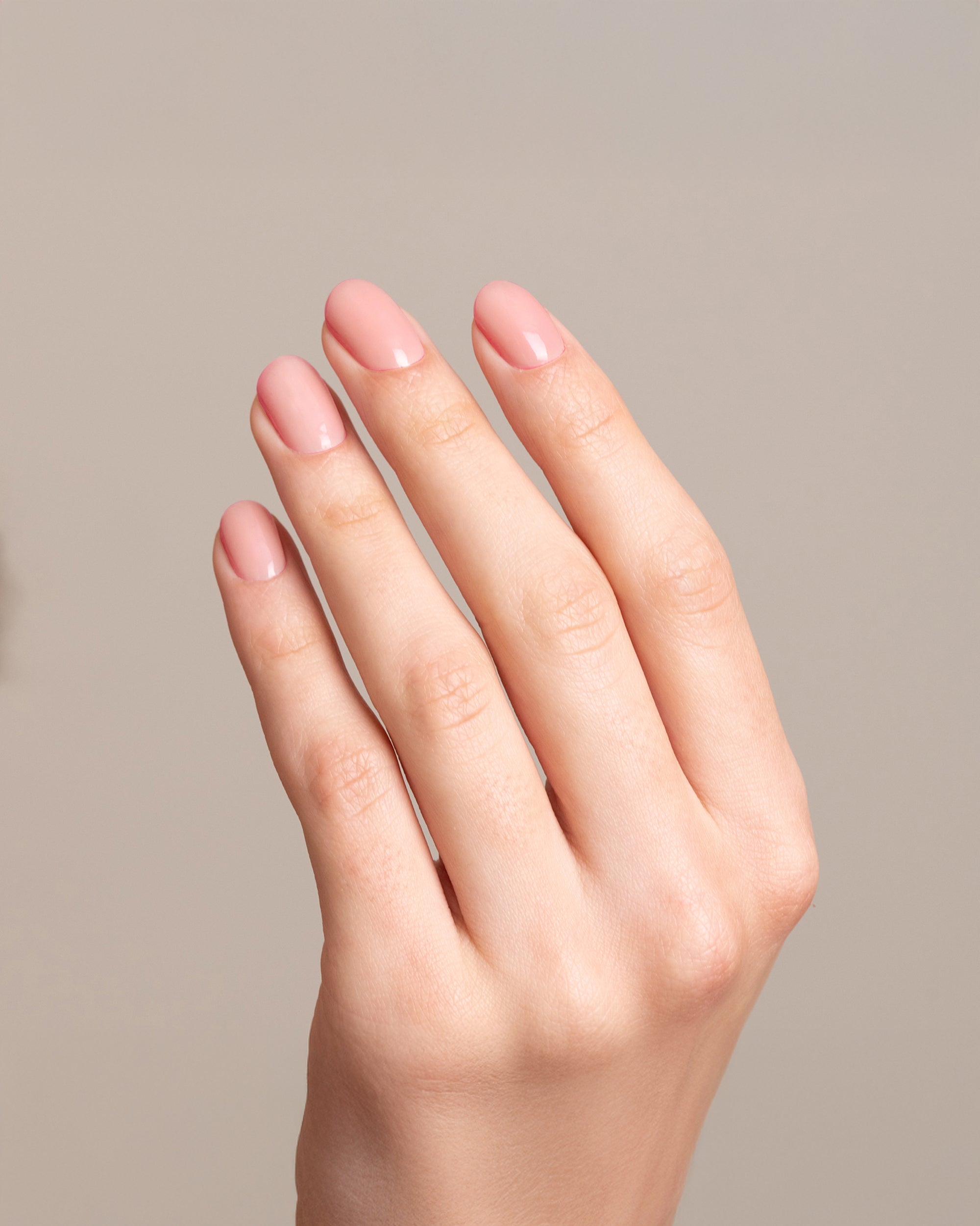 Mesauda Gelegant 104 BABY DOLL smalto semipermanente applicato su unghie mano colore rosa