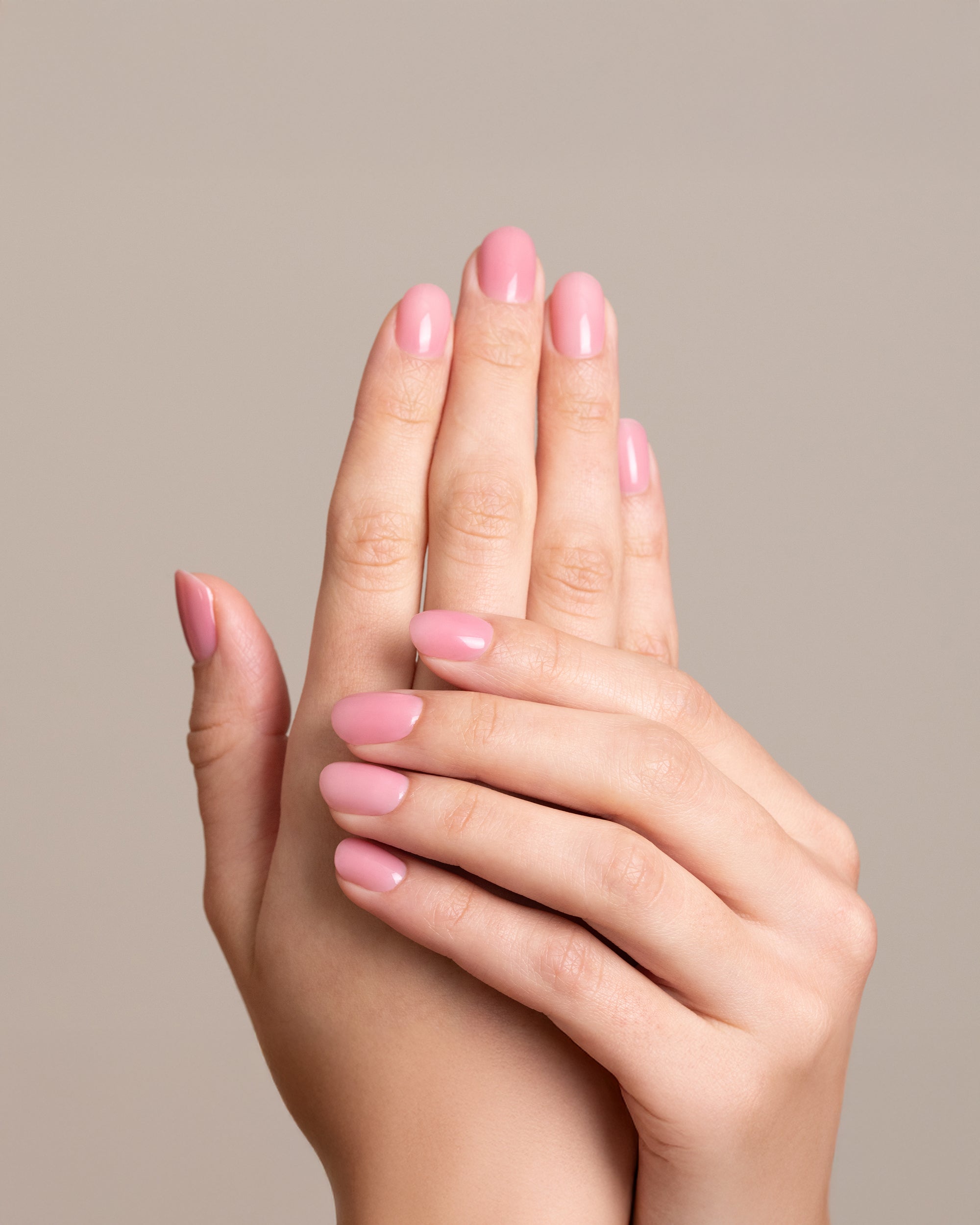 Mesauda Gelegant 105 DONNA smalto semipermanente applicato su unghie mano colore nude rosato