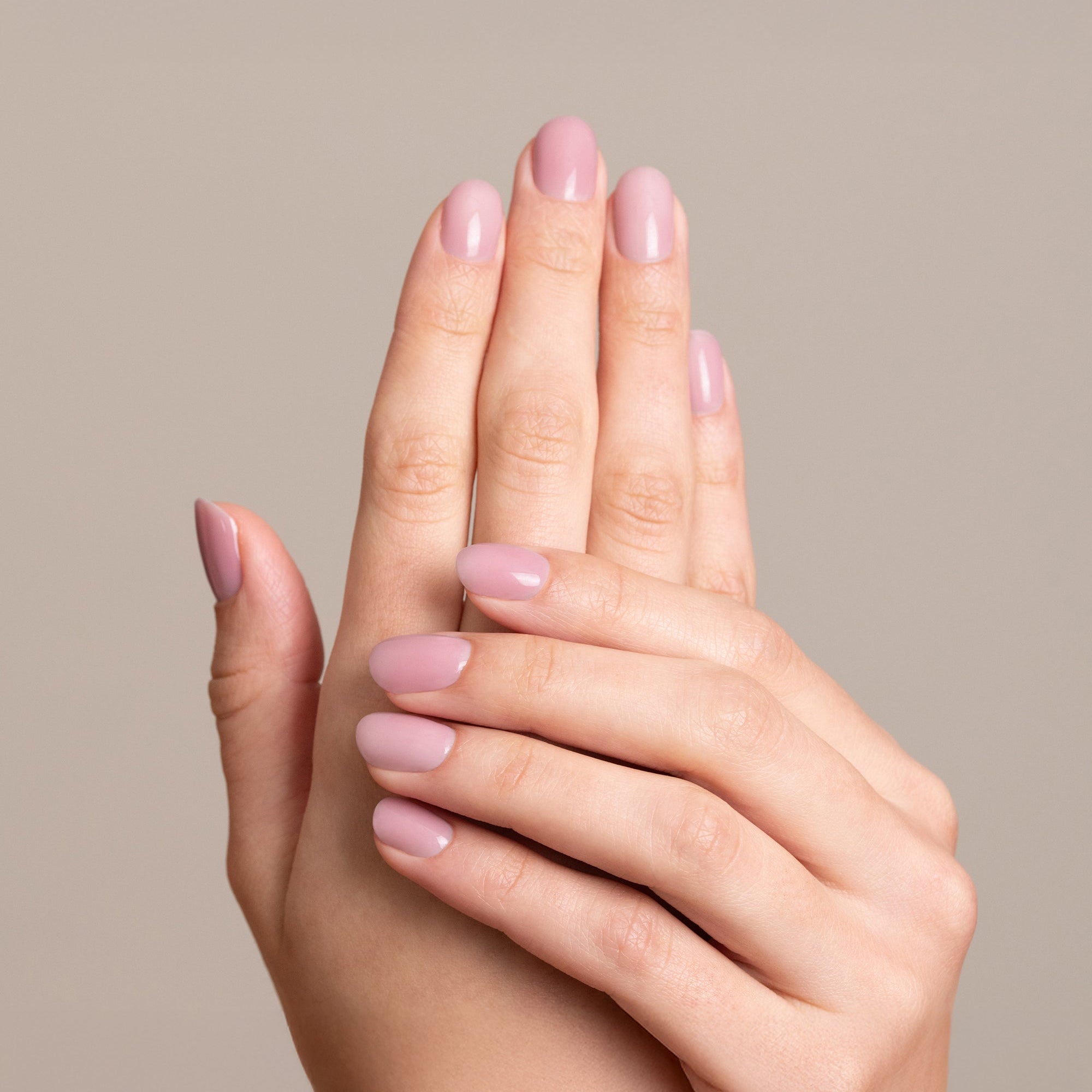 Mesauda Gelegant 205 PURE smalto semipermanente applicato su unghie mano colore rosa