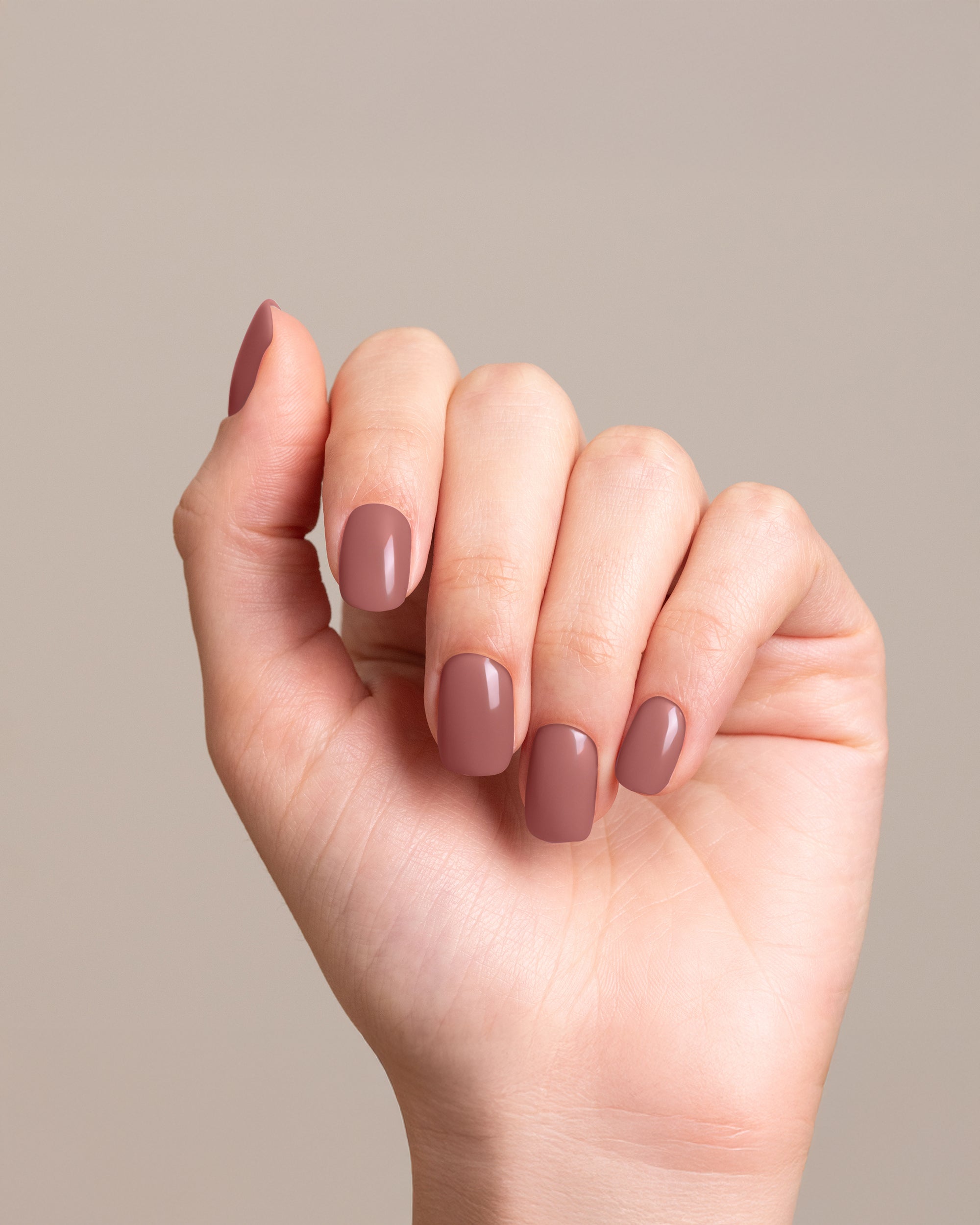 Mesauda Gelegant 307 POSH smalto semipermanente applicato su unghie mano colore rosa antico