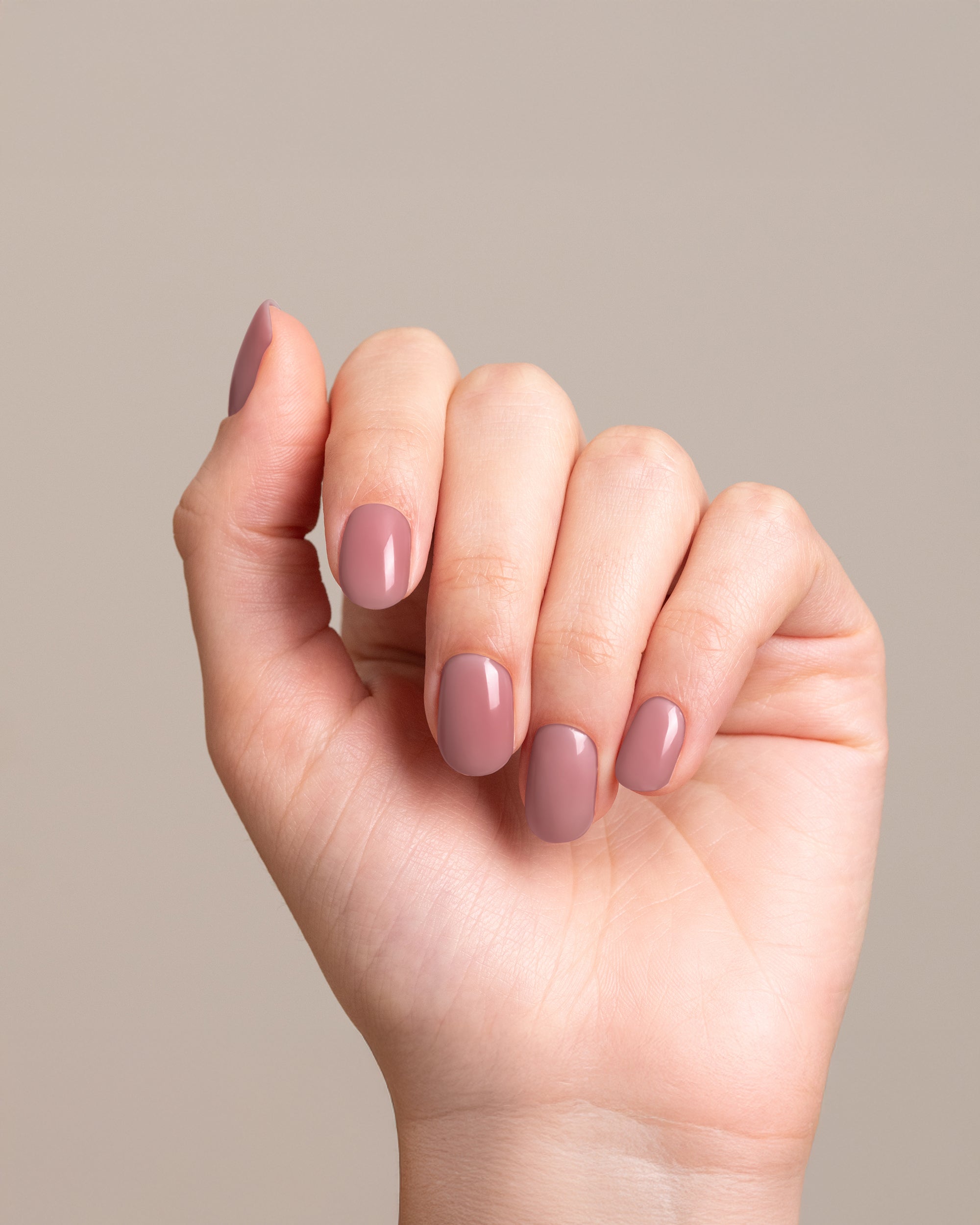 Mesauda Gelegant 311 MISS INDIPENDENT smalto semipermanente applicato su unghie mano colore rosa antico