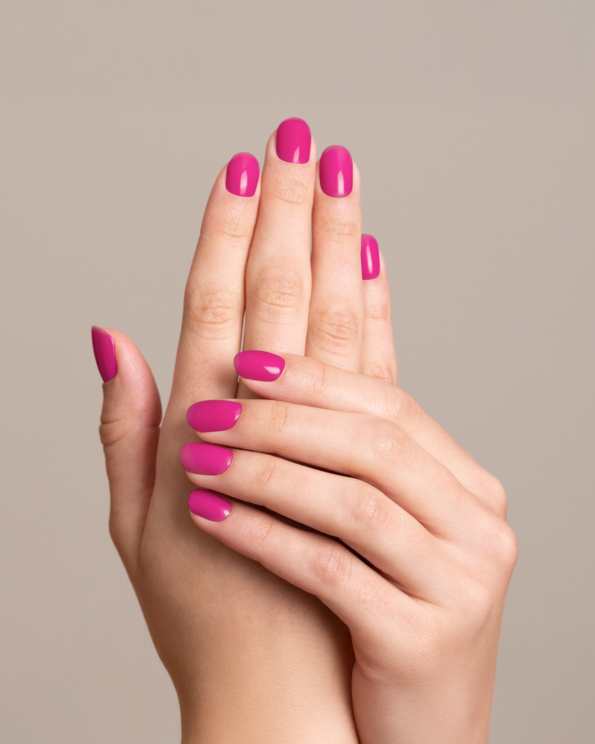 Mesauda Gelegant 402 DAYDREAMS smalto semipermanente applicato su unghie mano colore rosa intenso