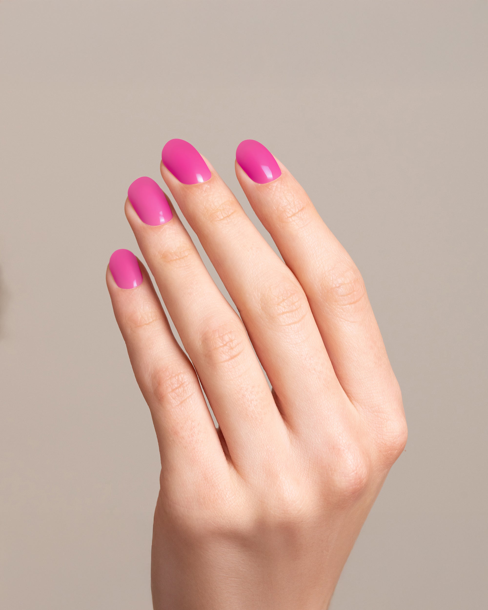 Mesauda Gelegant 404 UNFORGETTABLE smalto semipermanente applicato su unghie mano colore rosa intenso