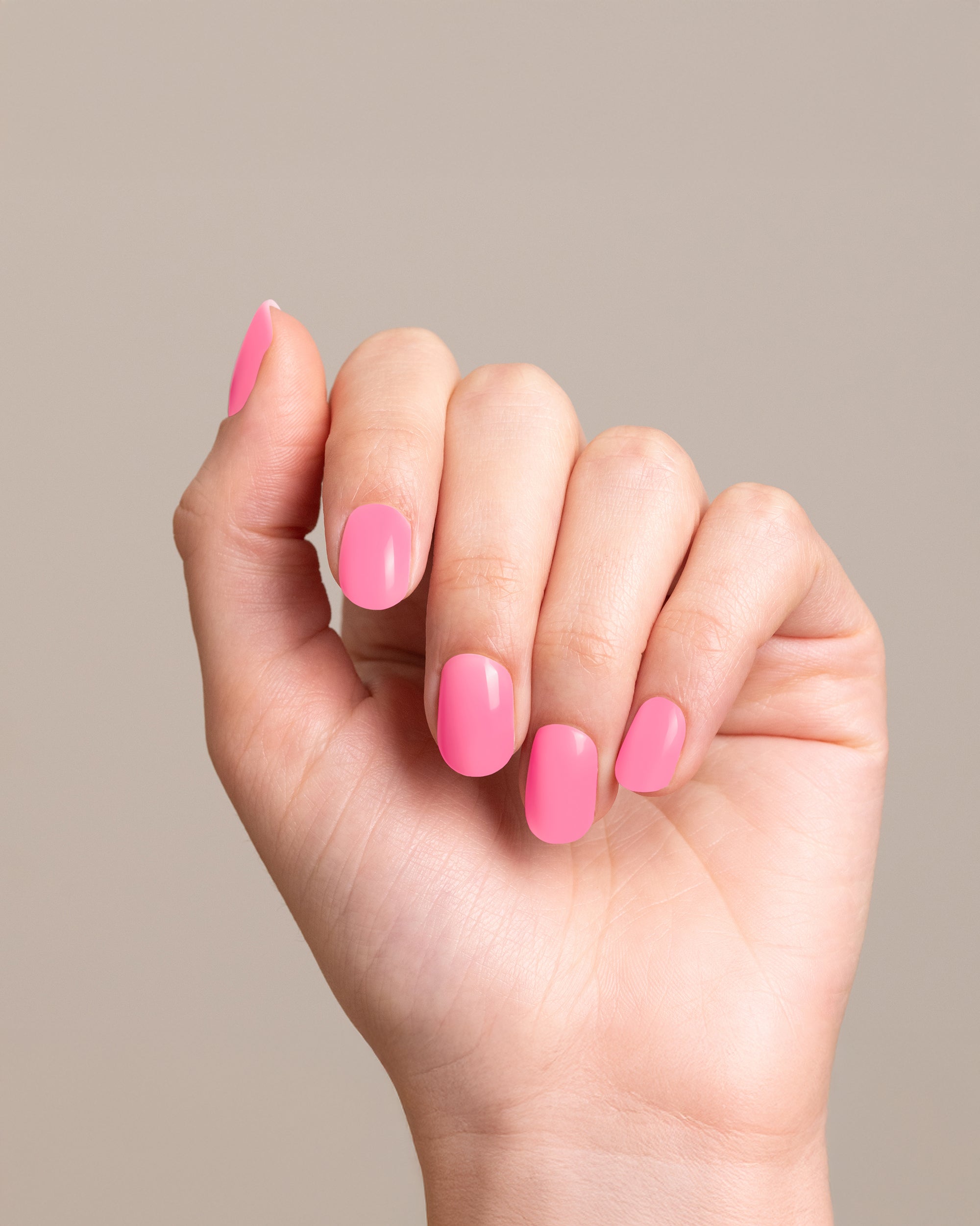 Mesauda Gelegant 407 BUBBLE GUM smalto semipermanente applicato su unghie mano colore rosa intenso