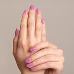 Mesauda Gelegant 413 REBEL smalto semipermanente applicato su unghie mano colore rosa intenso