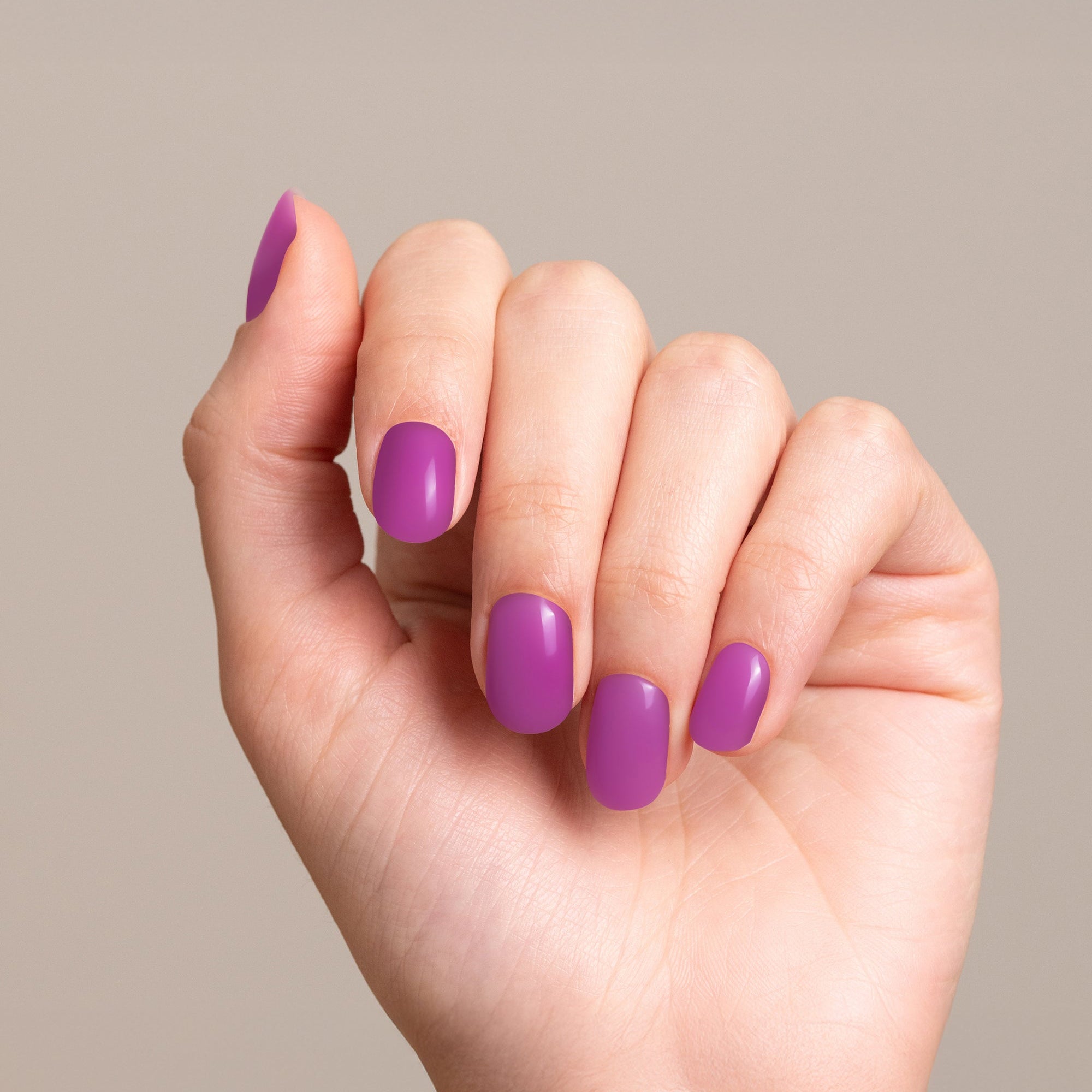 Mesauda Gelegant 414 REAL DIVA smalto semipermanente applicato su unghie mano colore rosa intenso