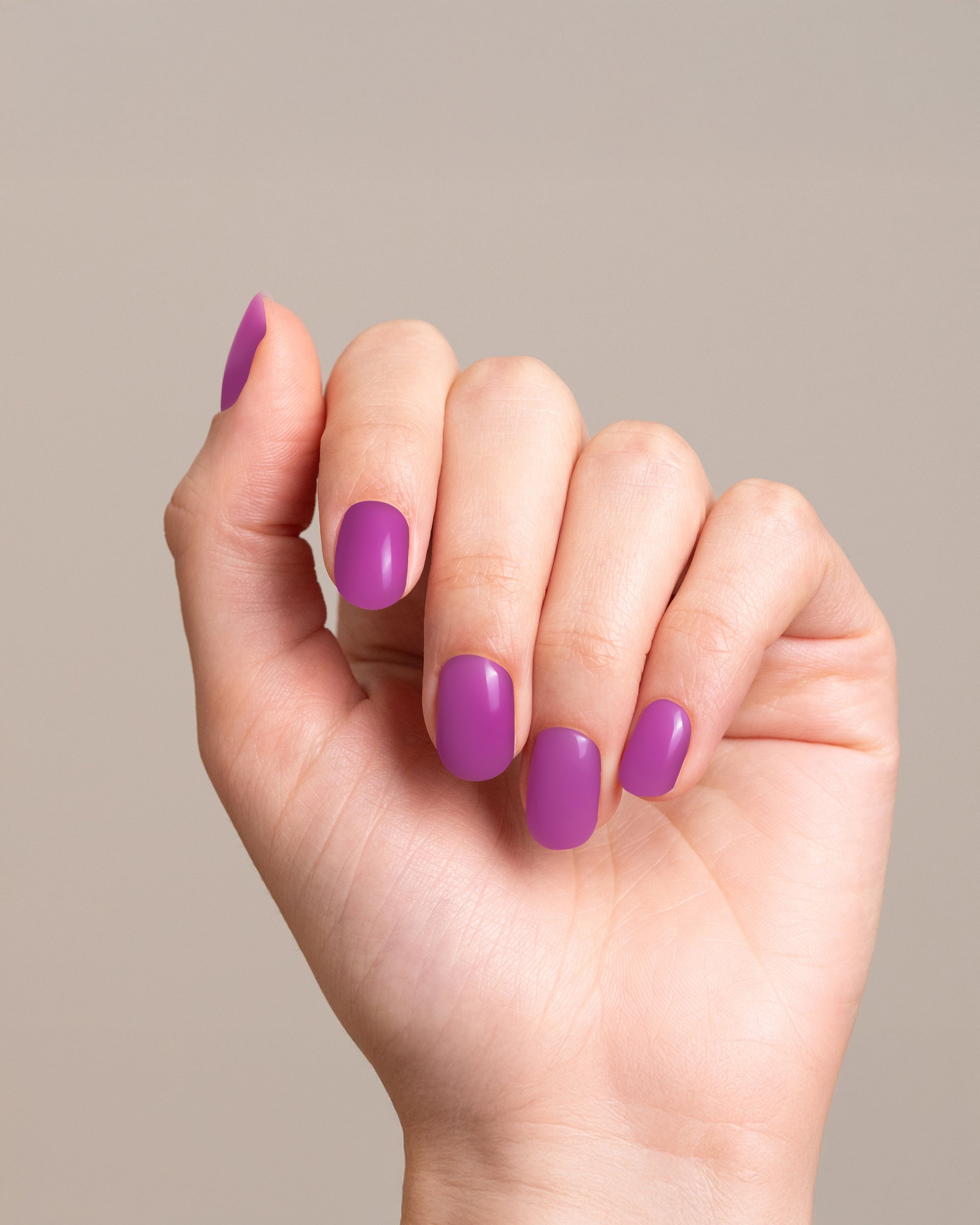 Mesauda Gelegant 414 REAL DIVA smalto semipermanente applicato su unghie mano colore rosa intenso