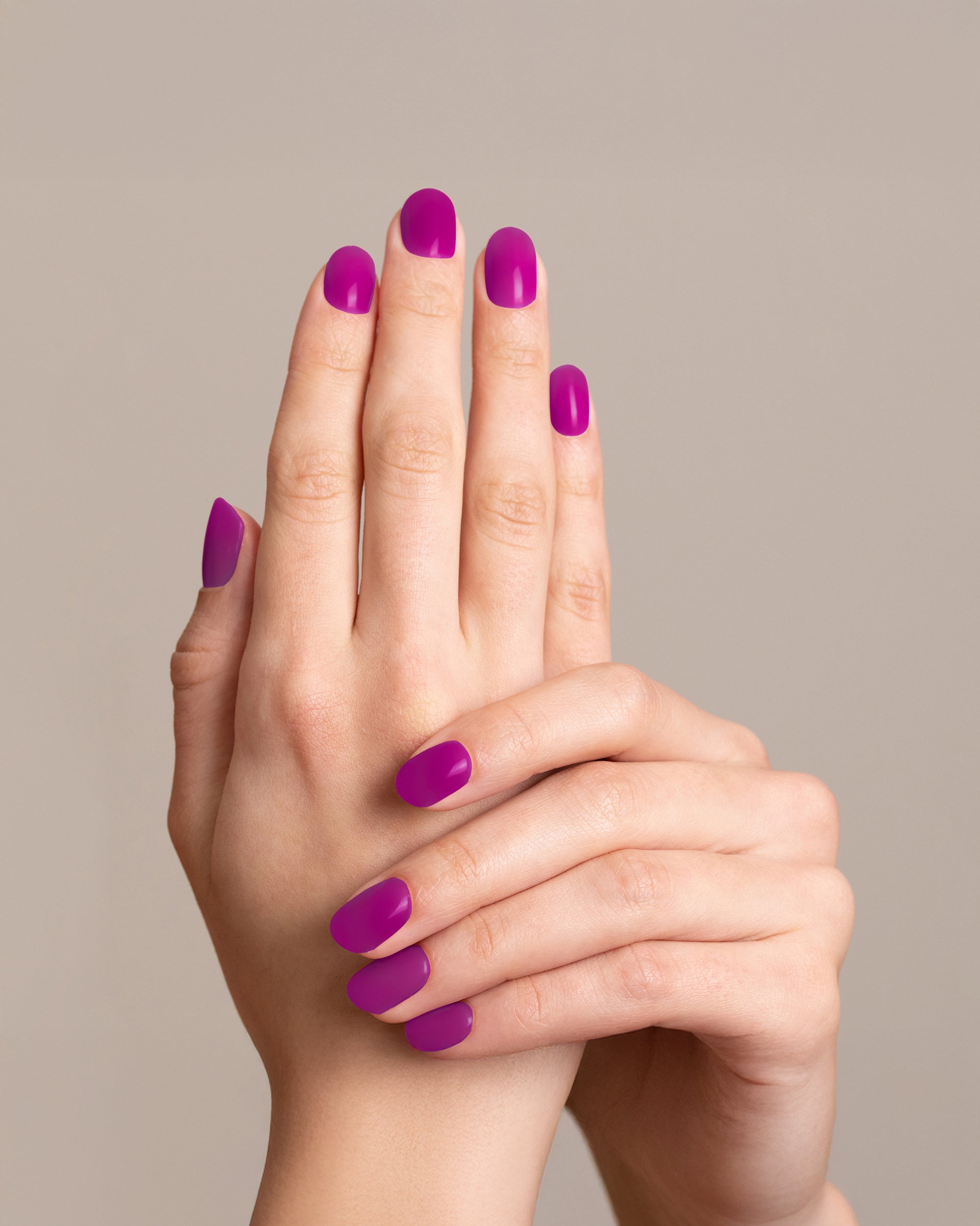 Mesauda Gelegant 415 PUSSYCAT smalto semipermanente applicato su unghie mano colore rosa intenso