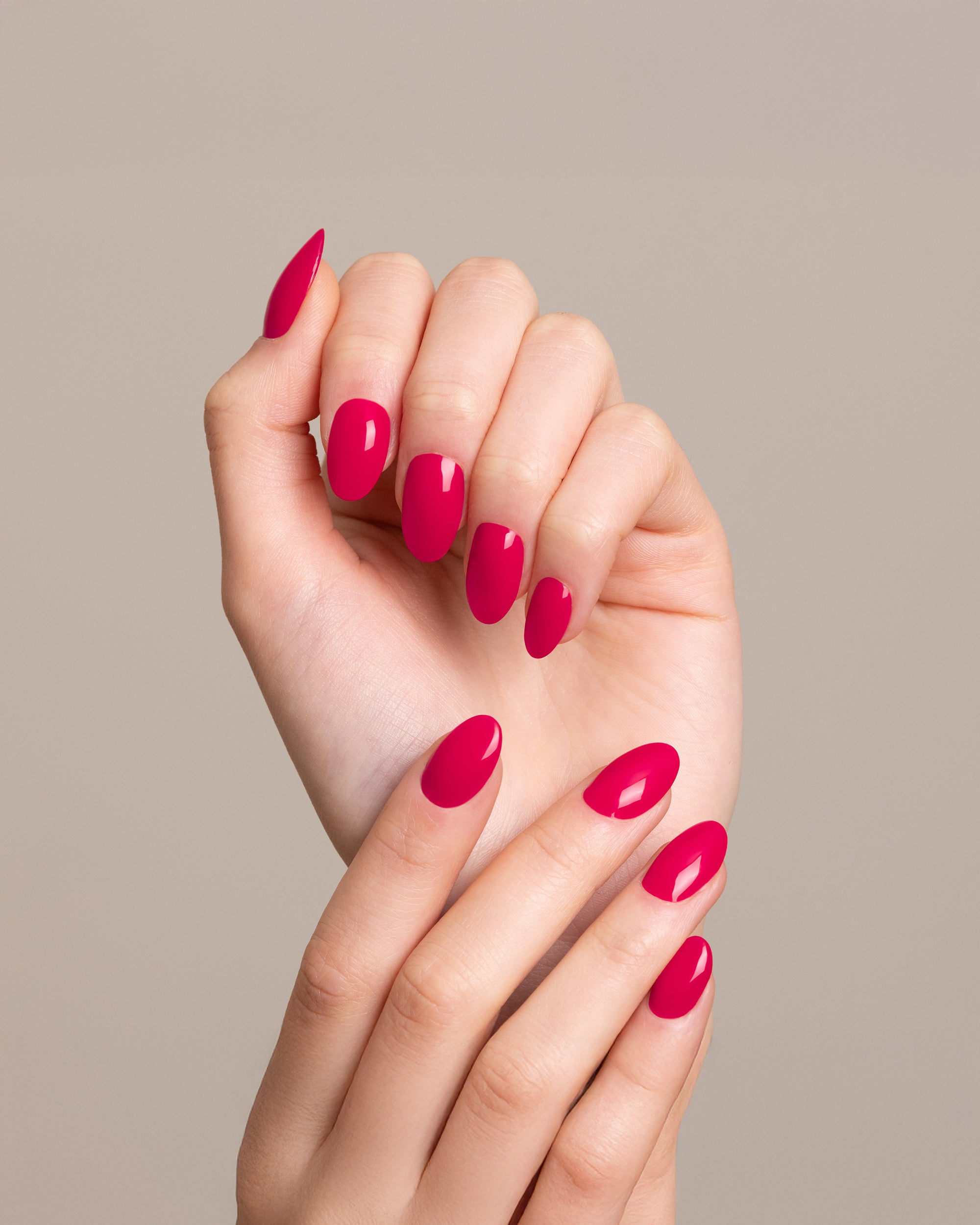 Mesauda Gelegant 502 STRAWBERRY KISS smalto semipermanente applicato su unghie mano colore rosso