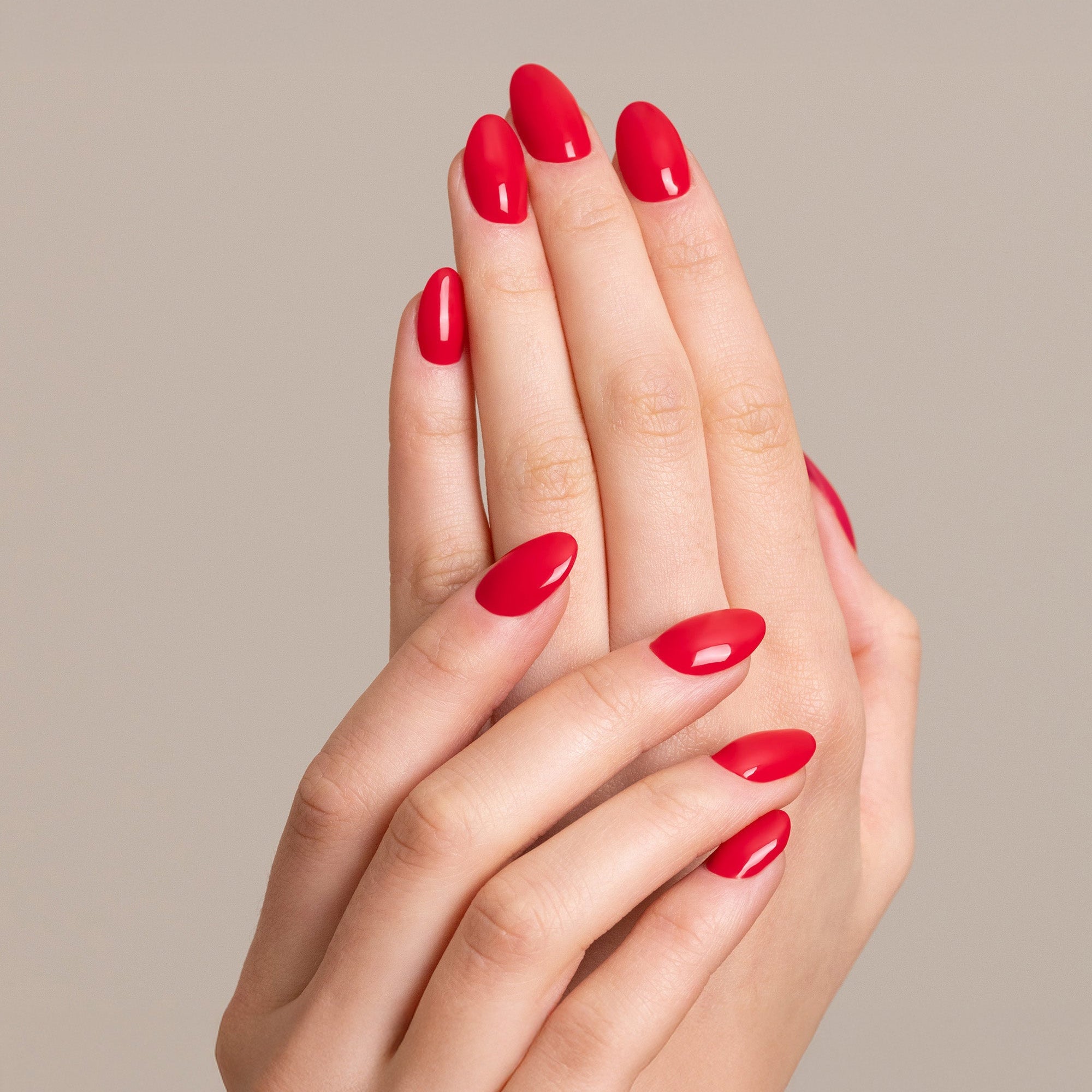 Mesauda Gelegant 504 CALL ME smalto semipermanente applicato su unghie mano colore rosso