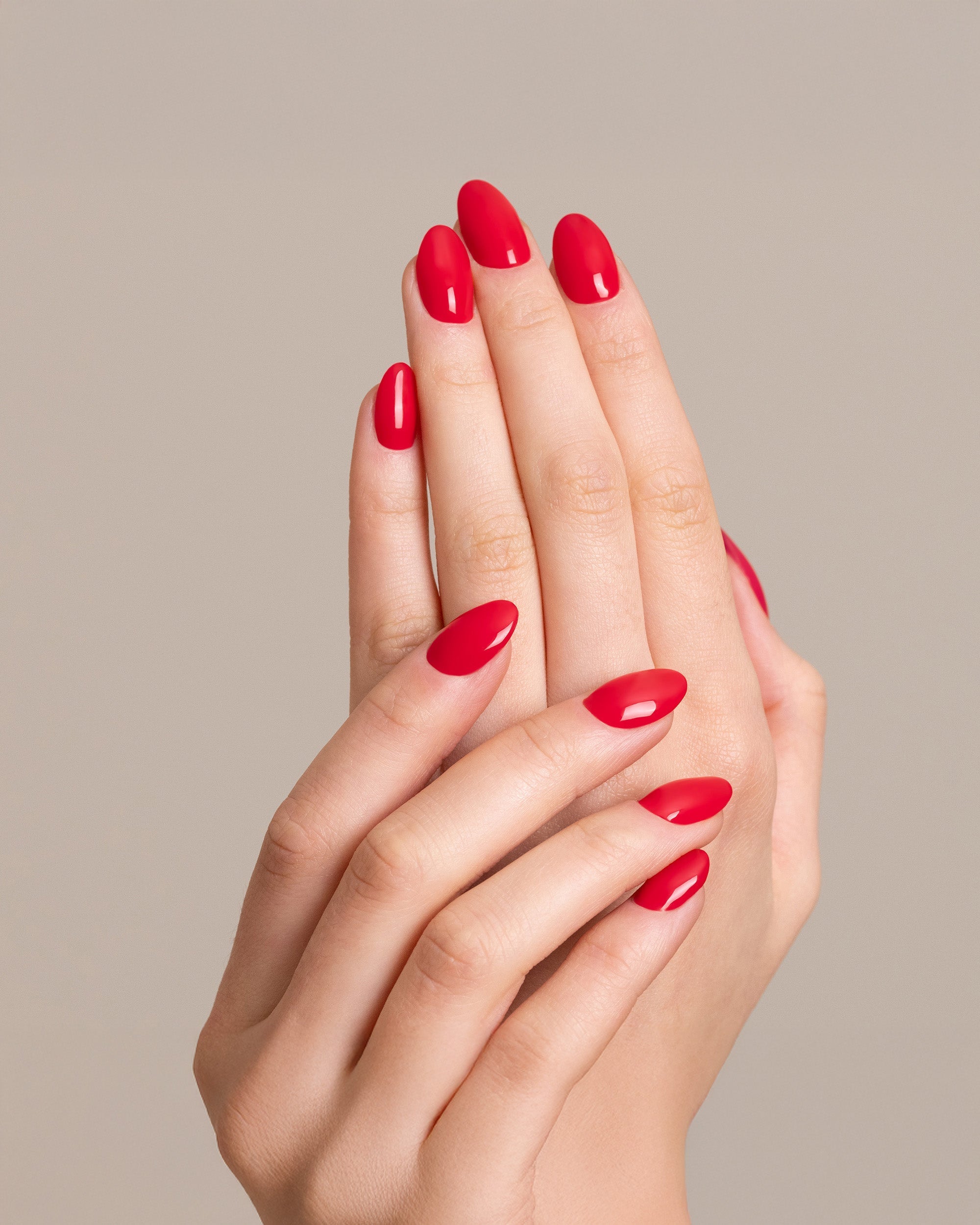 Mesauda Gelegant 504 CALL ME smalto semipermanente applicato su unghie mano colore rosso