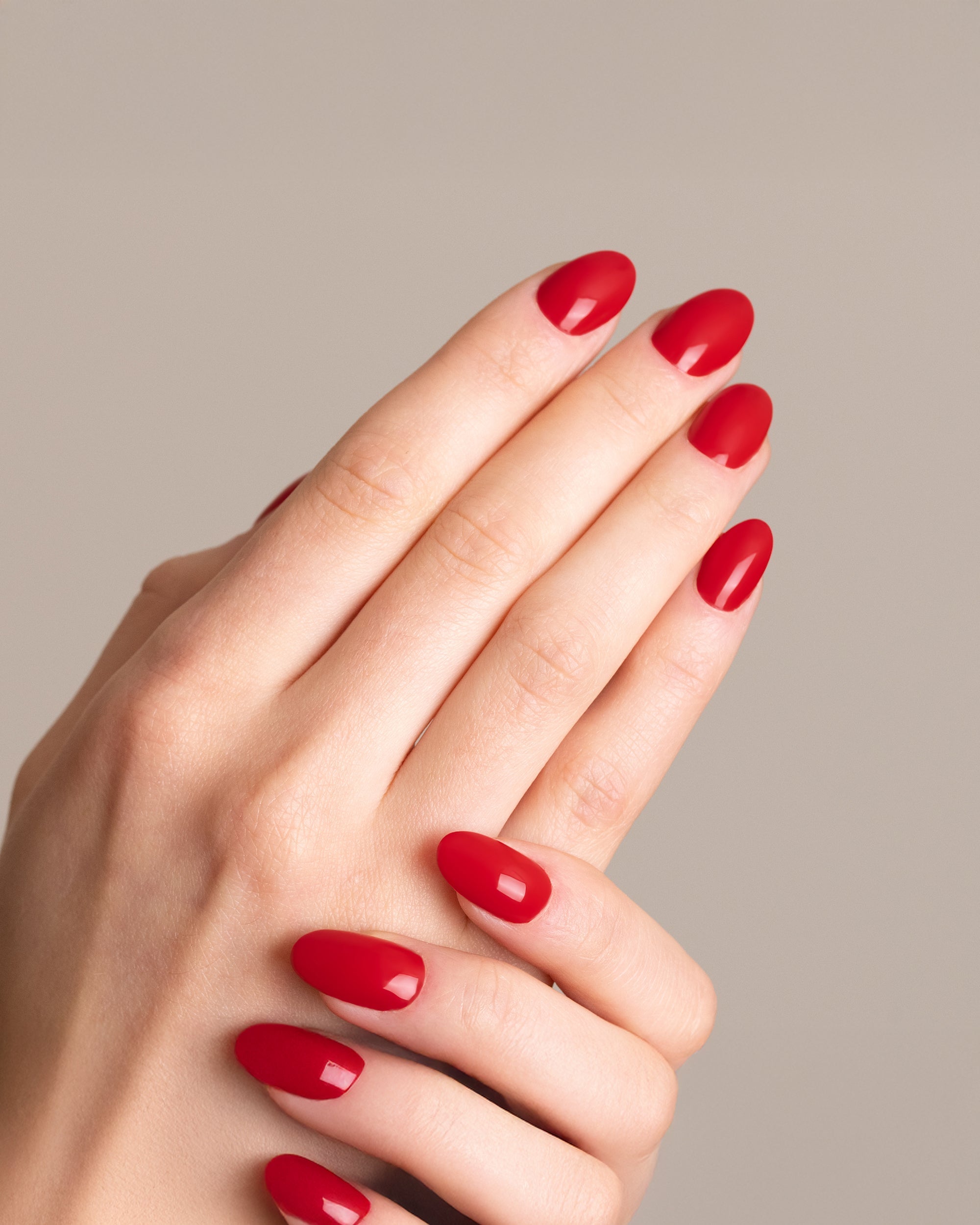 Mesauda Gelegant 511 COSMOPOLITAN smalto semipermanente applicato su unghie mano colore rosso