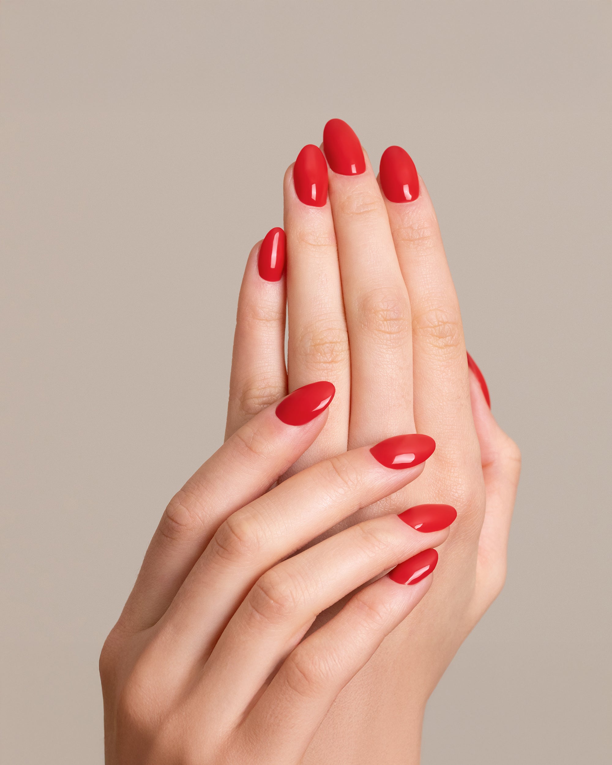 Mesauda Gelegant 512 MILANO RED smalto semipermanente applicato su unghie mano colore rosso