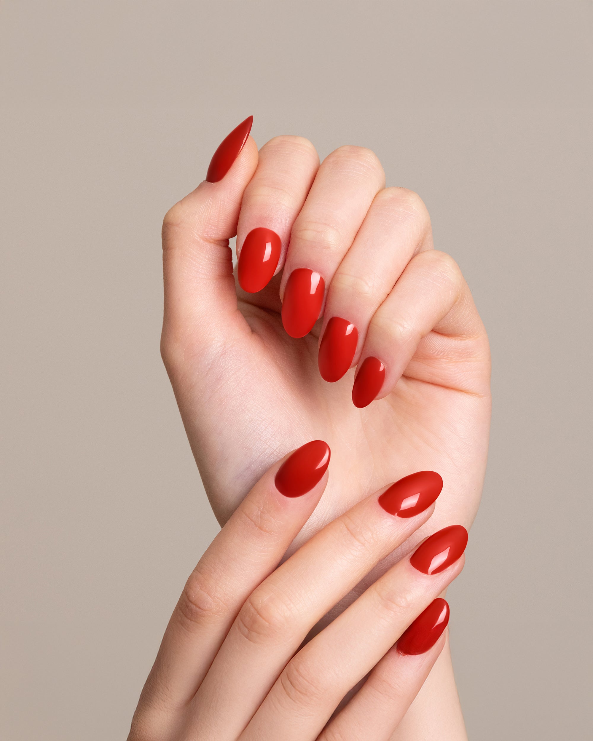 Mesauda Gelegant 513 VITTORIA smalto semipermanente applicato su unghie mano colore rosso