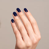Mesauda Gelegant 715 MIDNIGHT smalto semipermanente applicato su unghie mano colore blu